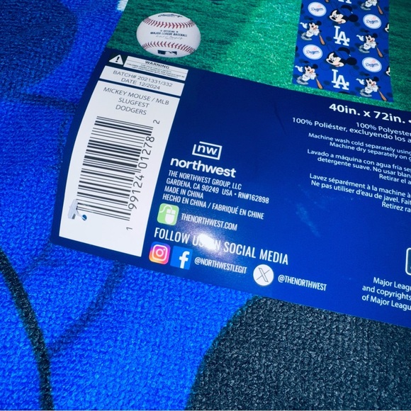 Disney / MLB Dodgers Mickey Mouse Large Beach Towel NEW 40in. X 72in. Microfiber - Picture 5 of 7